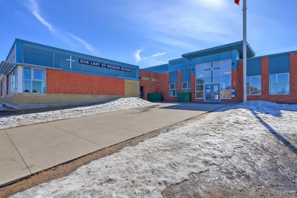 196 Hawkmere Way Chestermere AB T1X 0C9
