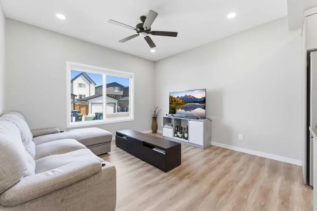 132 Highview Gate SE Airdrie AB T4A3L6