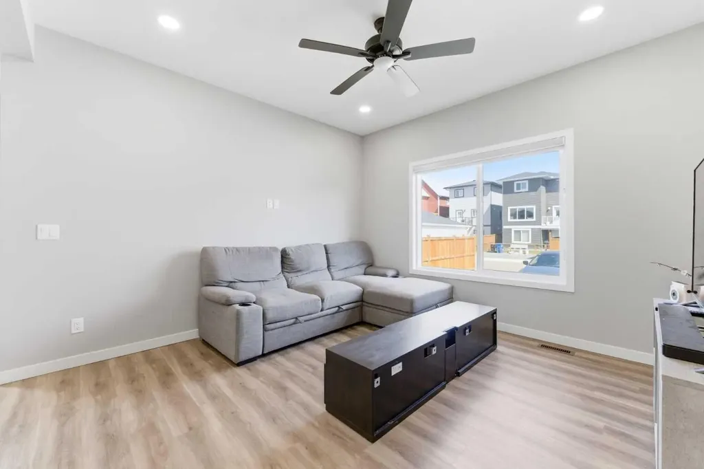 132 Highview Gate SE Airdrie AB T4A3L6