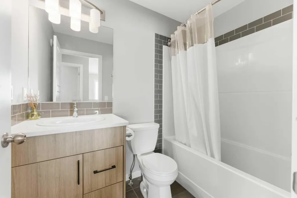132 Highview Gate SE Airdrie AB T4A3L6