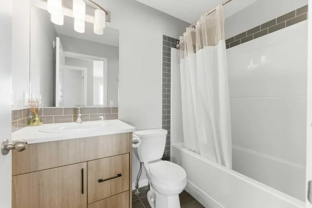 132 Highview Gate SE Airdrie AB T4A3L6