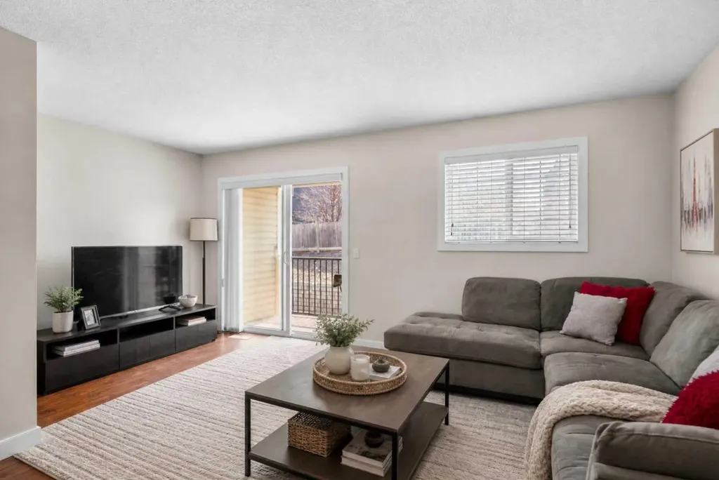 89 Pantego Lane NW Calgary AB T3K 0T1