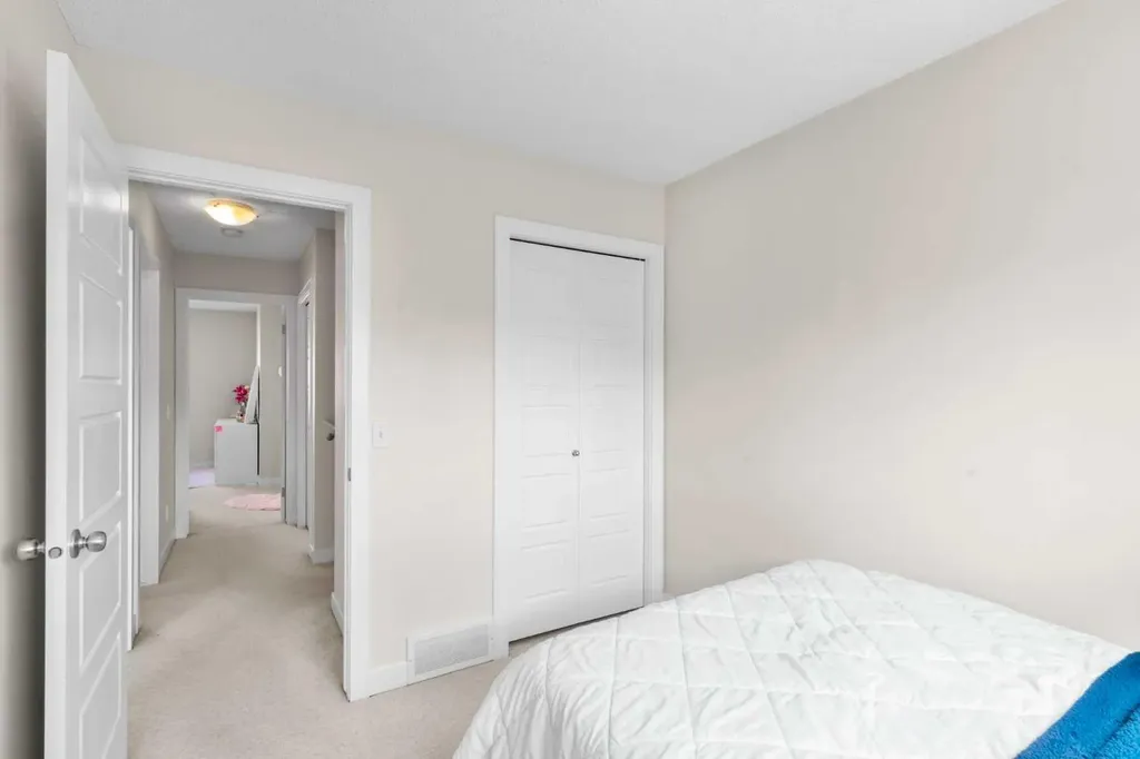 89 Pantego Lane NW Calgary AB T3K 0T1