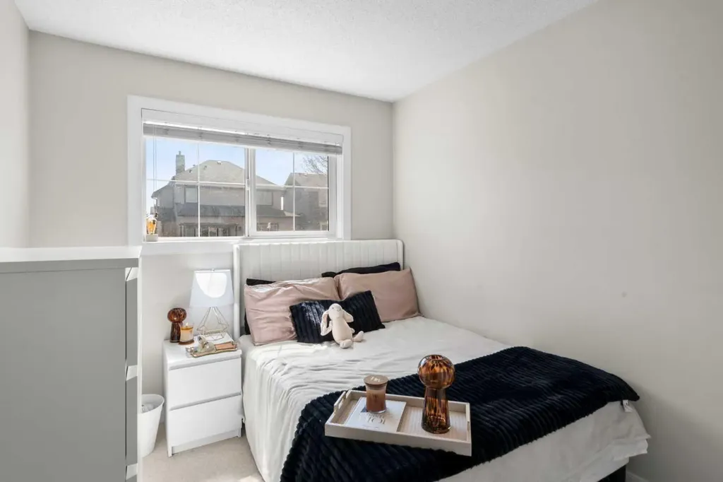 89 Pantego Lane NW Calgary AB T3K 0T1