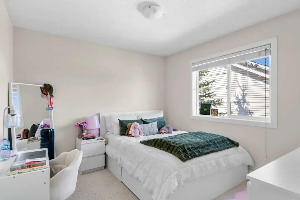 89 Pantego Lane NW Calgary AB T3K 0T1