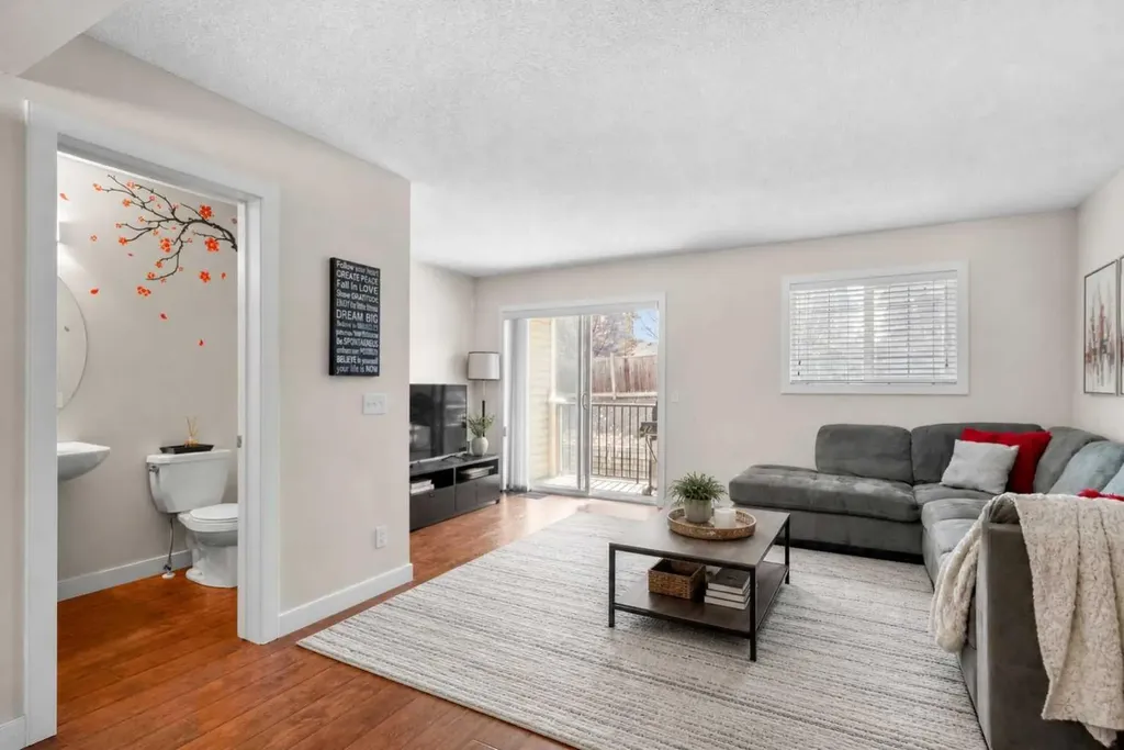 89 Pantego Lane NW Calgary AB T3K 0T1