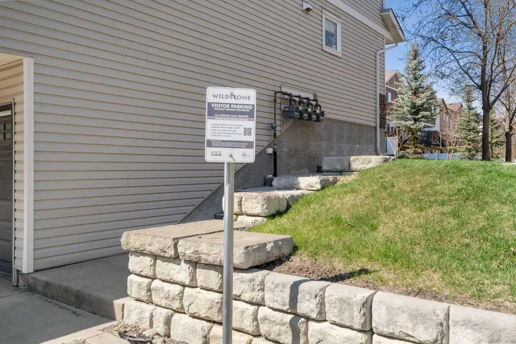 89 Pantego Lane NW Calgary AB T3K 0T1
