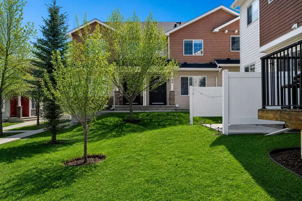89 Pantego Lane NW Calgary AB T3K 0T1