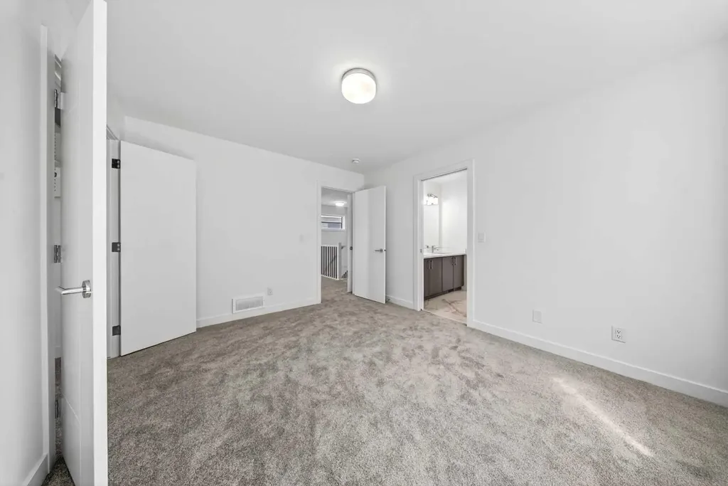 152 Copperhead Road SE Calgary AB T2Z 5G9