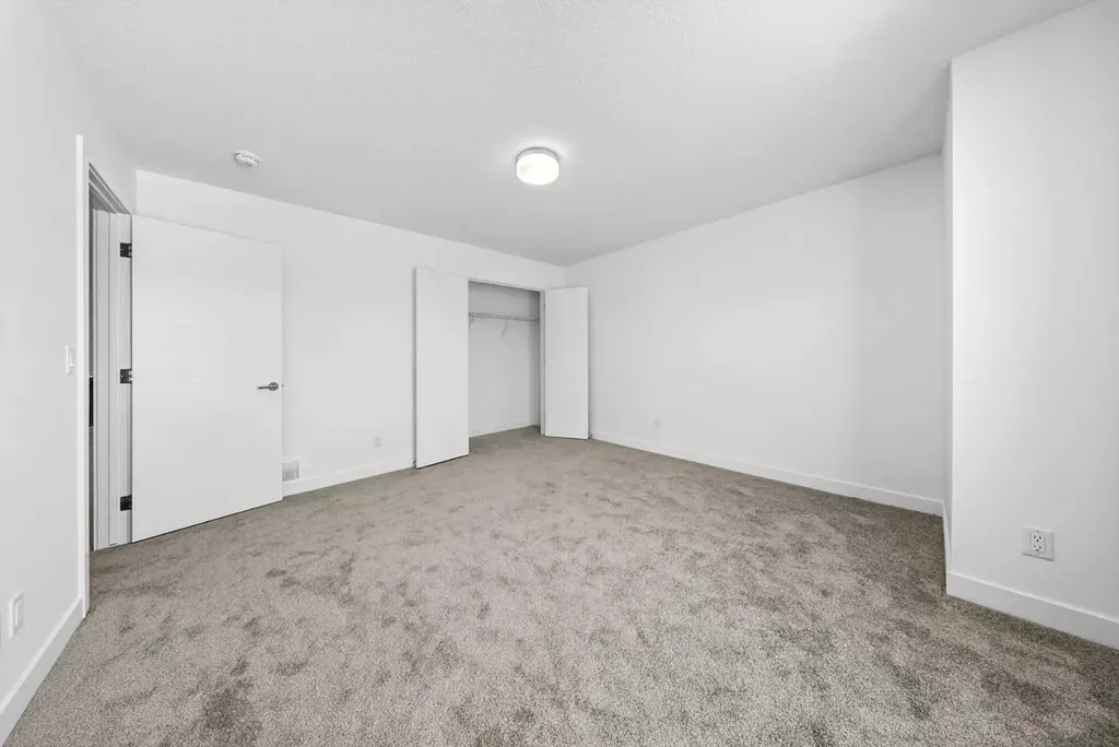 152 Copperhead Road SE Calgary AB T2Z 5G9