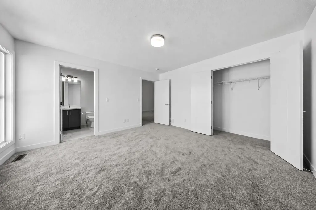152 Copperhead Road SE Calgary AB T2Z 5G9