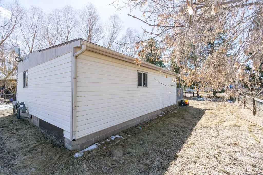 4 48a Street Close Alix AB T0C 0B0