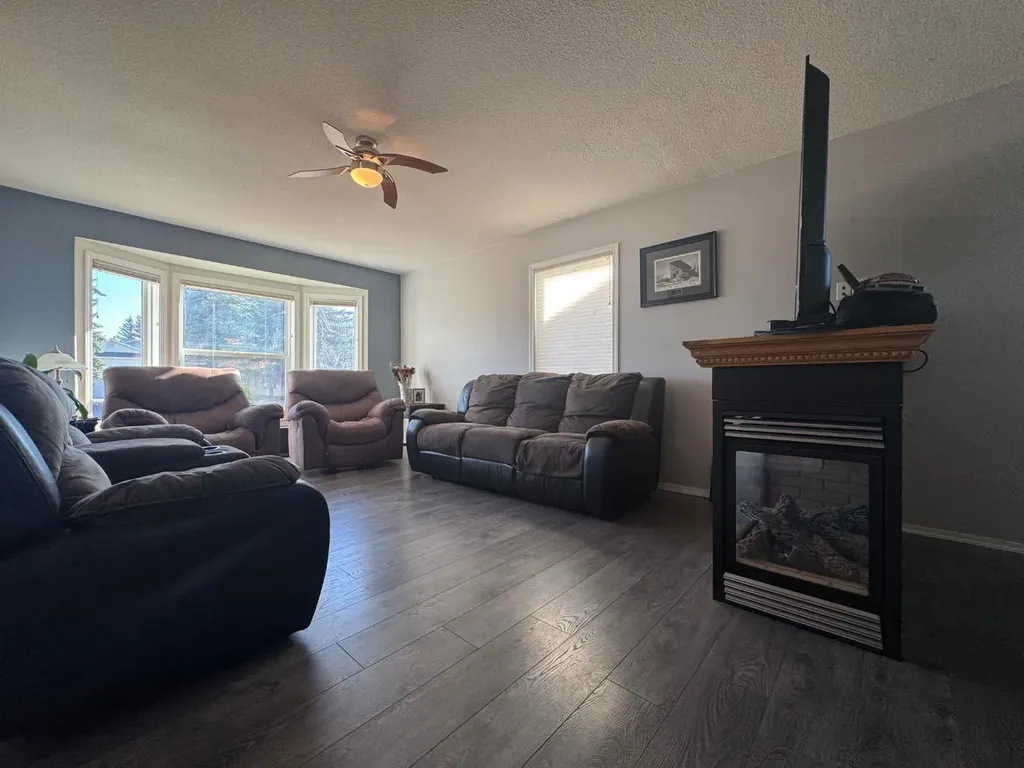 4953 49 Street Sedgewick AB T0B 4C0