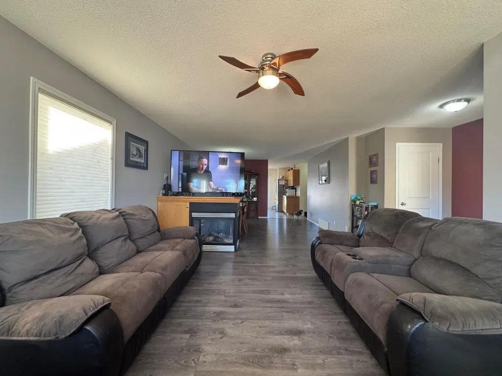 4953 49 Street Sedgewick AB T0B 4C0