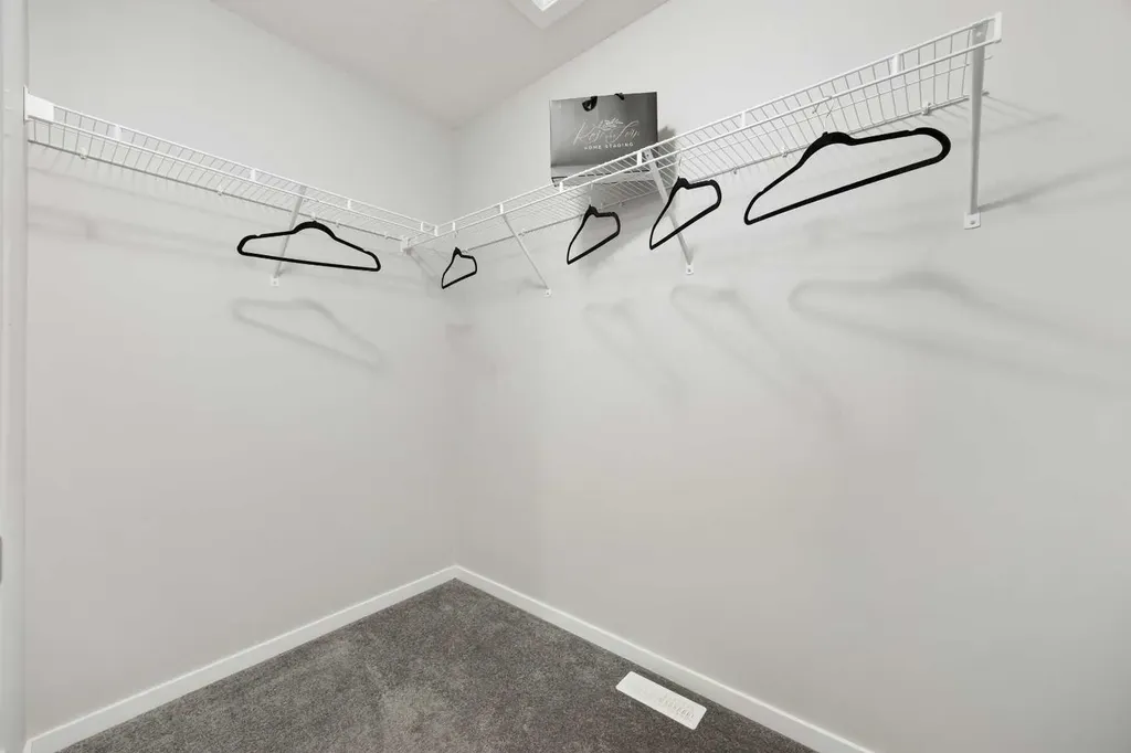 567 Osborne Drive SW Airdrie AB T4B 5L1