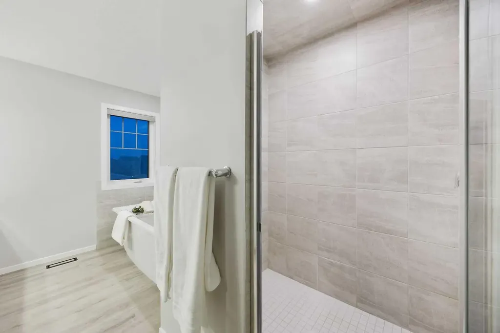 567 Osborne Drive SW Airdrie AB T4B 5L1