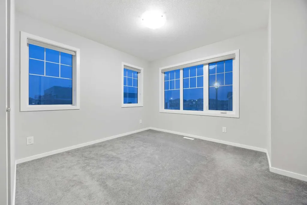 567 Osborne Drive SW Airdrie AB T4B 5L1