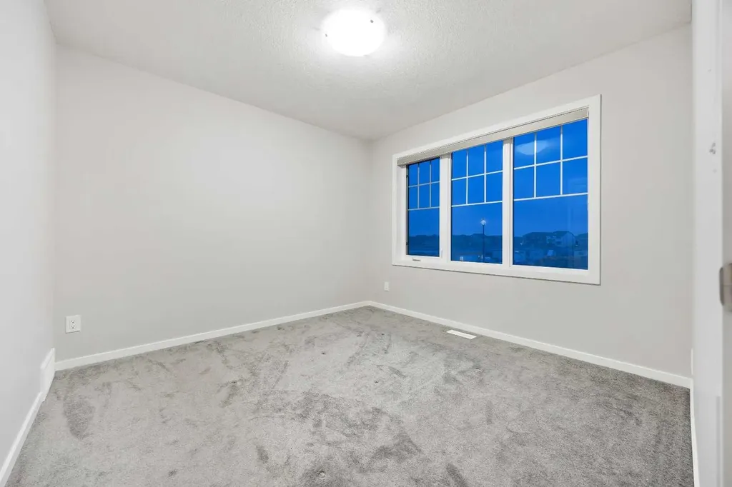 567 Osborne Drive SW Airdrie AB T4B 5L1