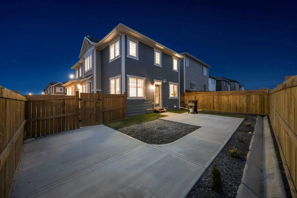 567 Osborne Drive SW Airdrie AB T4B 5L1