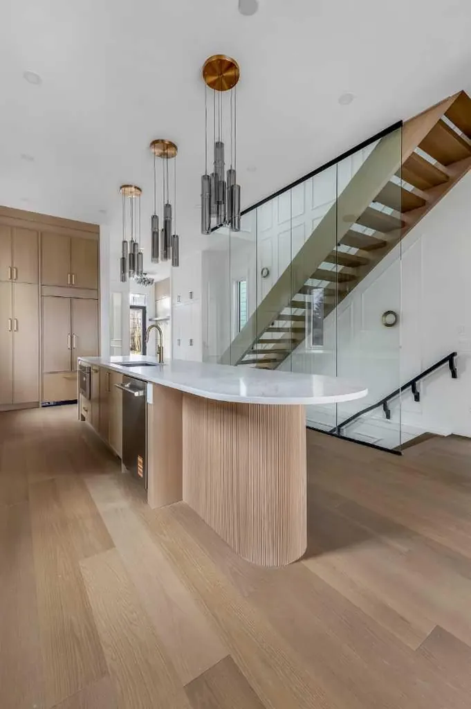 2613 35 Street SW Calgary AB T3E 2Y3