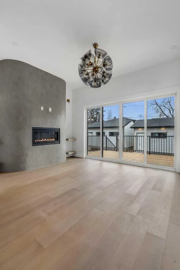 2613 35 Street SW Calgary AB T3E 2Y3