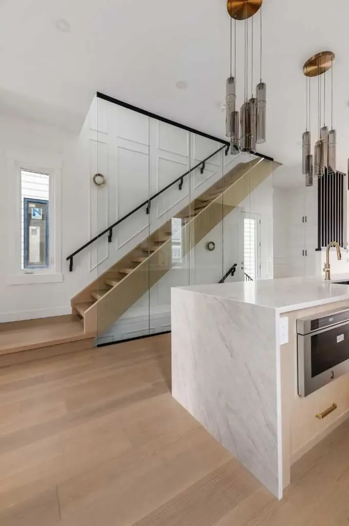 2613 35 Street SW Calgary AB T3E 2Y3