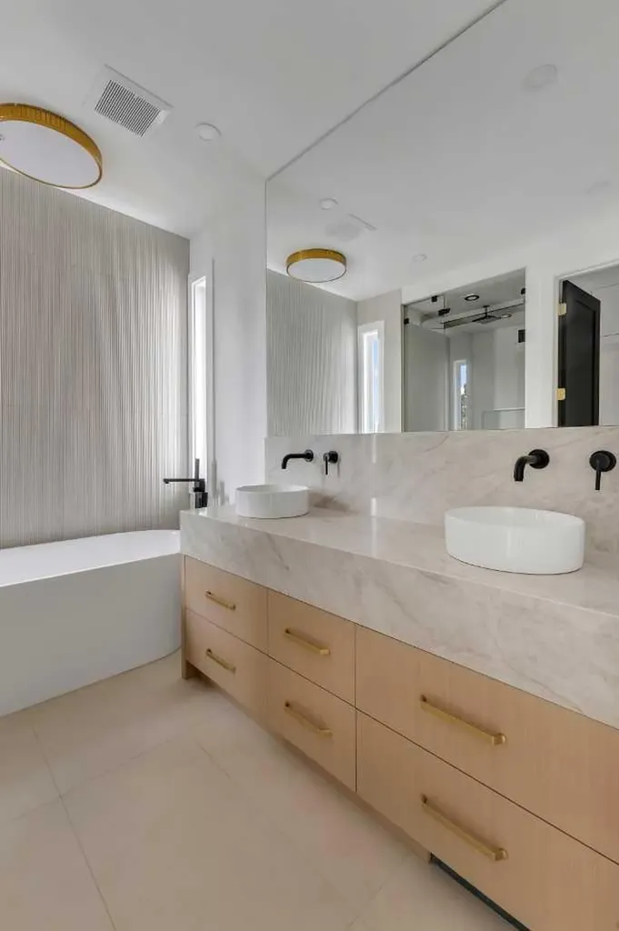 2613 35 Street SW Calgary AB T3E 2Y3