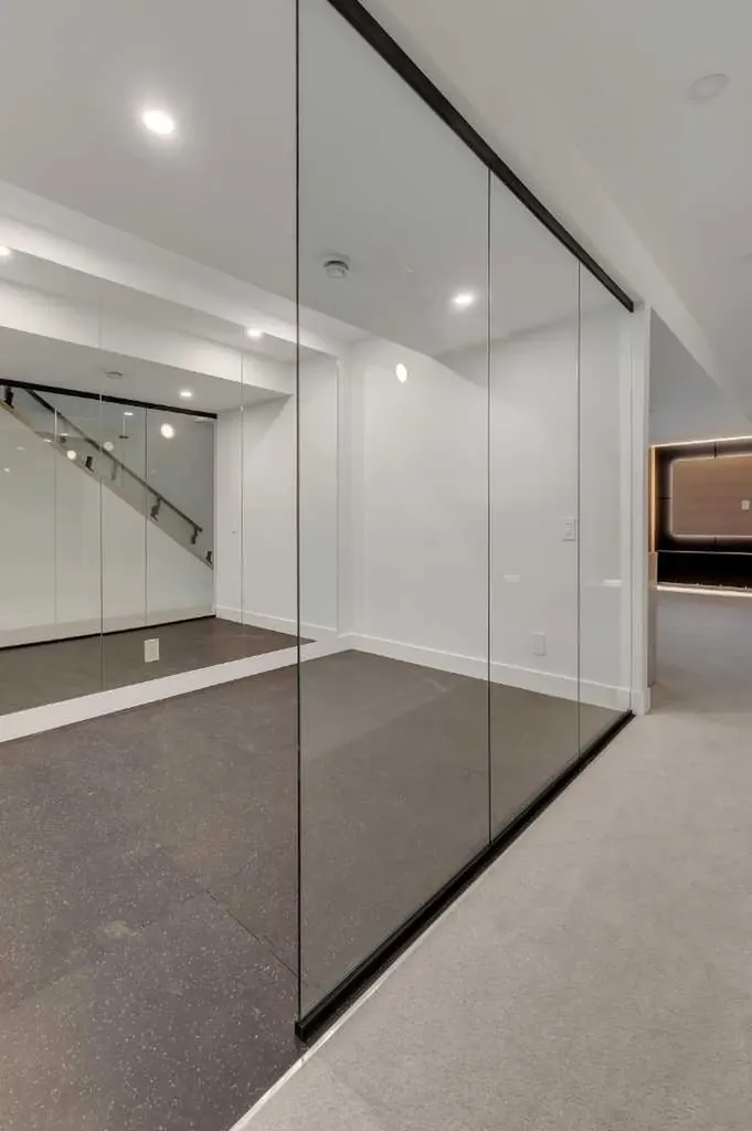 2613 35 Street SW Calgary AB T3E 2Y3