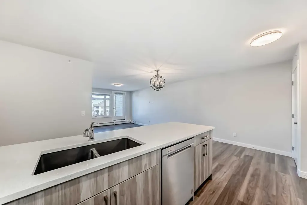 6118 80 Avenue NE Calgary AB T3J 0S6