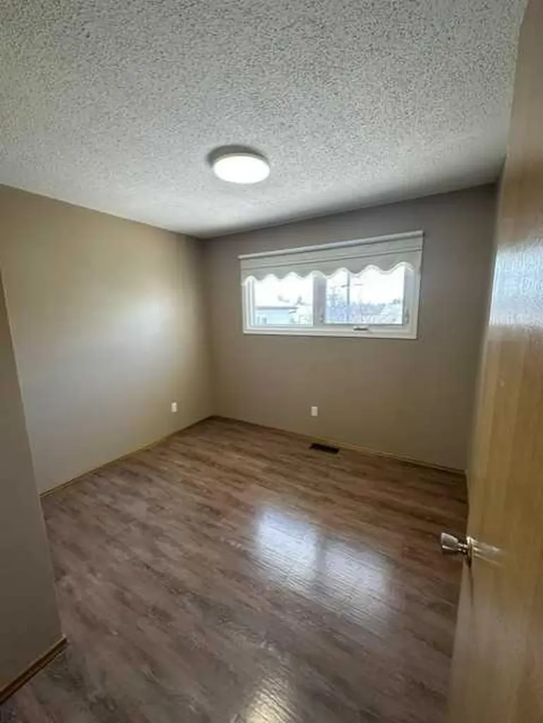 103 7 Avenue E Hanna AB T0J1P0