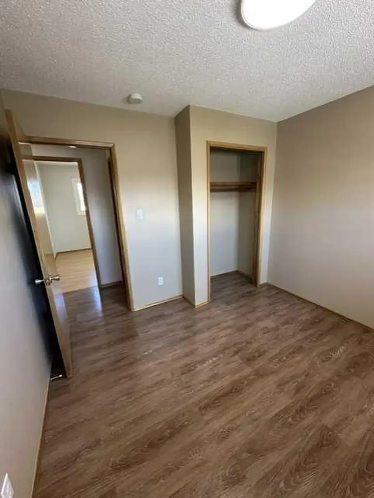 103 7 Avenue E Hanna AB T0J1P0