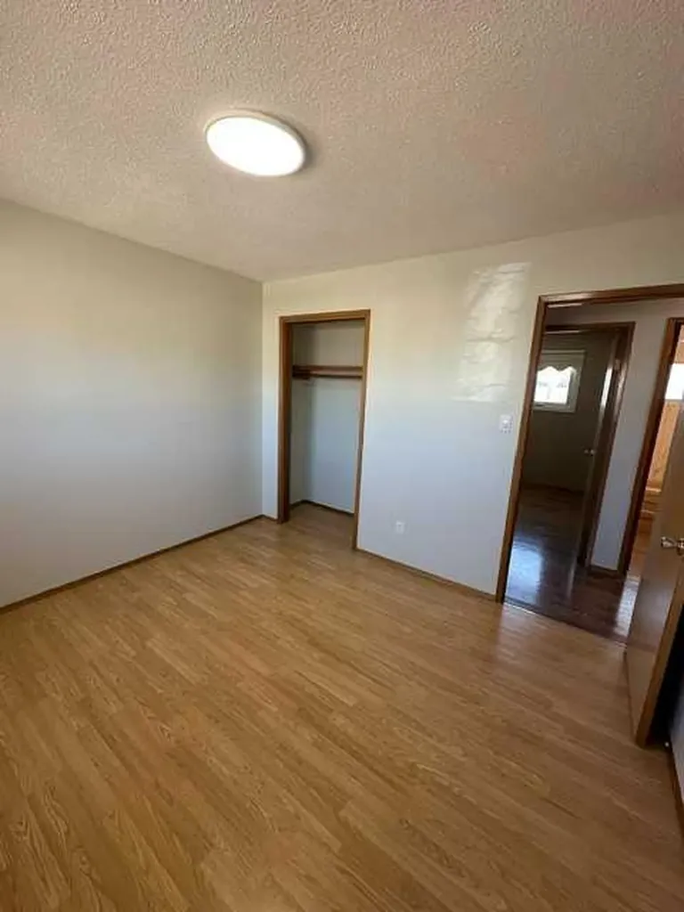 103 7 Avenue E Hanna AB T0J1P0