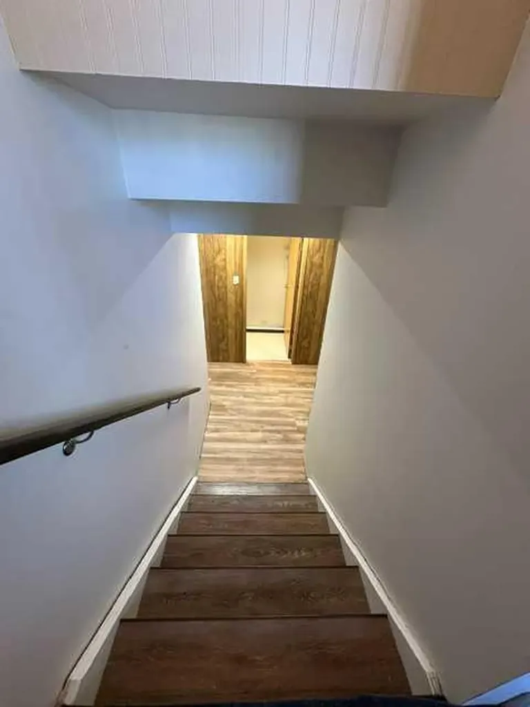 103 7 Avenue E Hanna AB T0J1P0