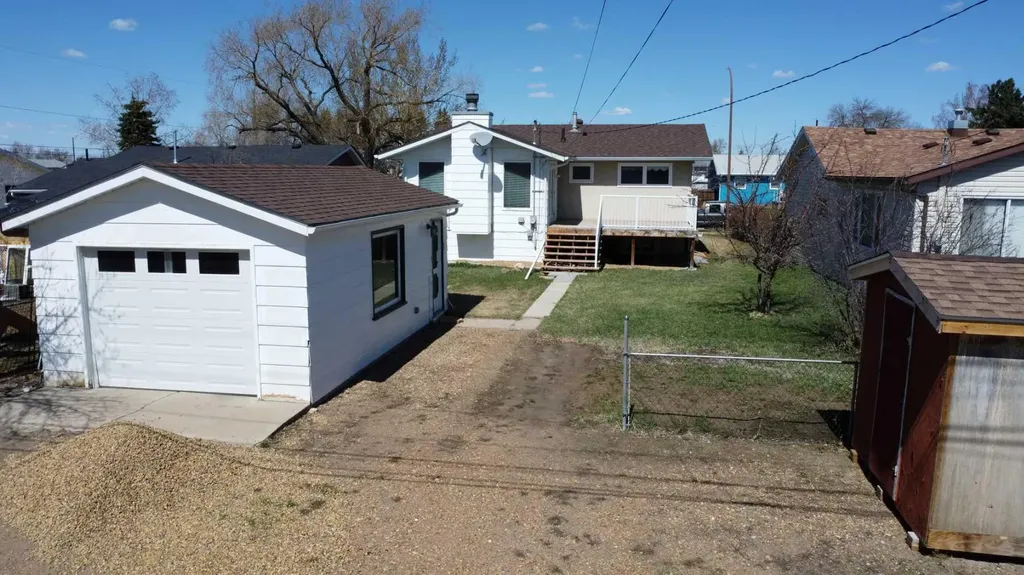 103 7 Avenue E Hanna AB T0J1P0