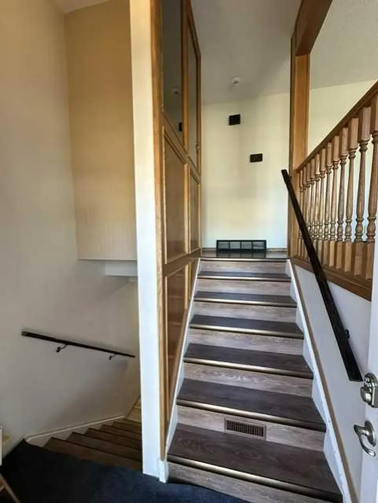 103 7 Avenue E Hanna AB T0J1P0