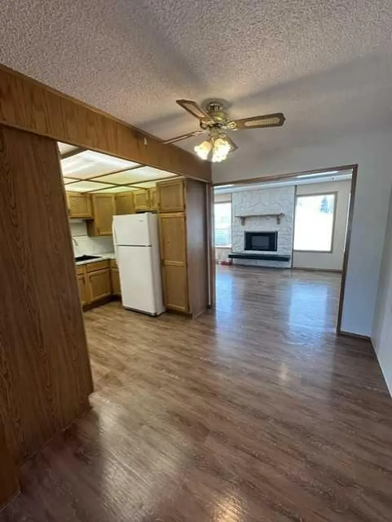 103 7 Avenue E Hanna AB T0J1P0