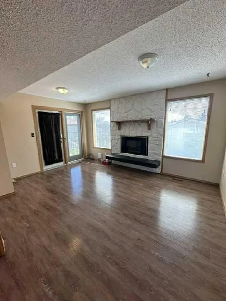 103 7 Avenue E Hanna AB T0J1P0