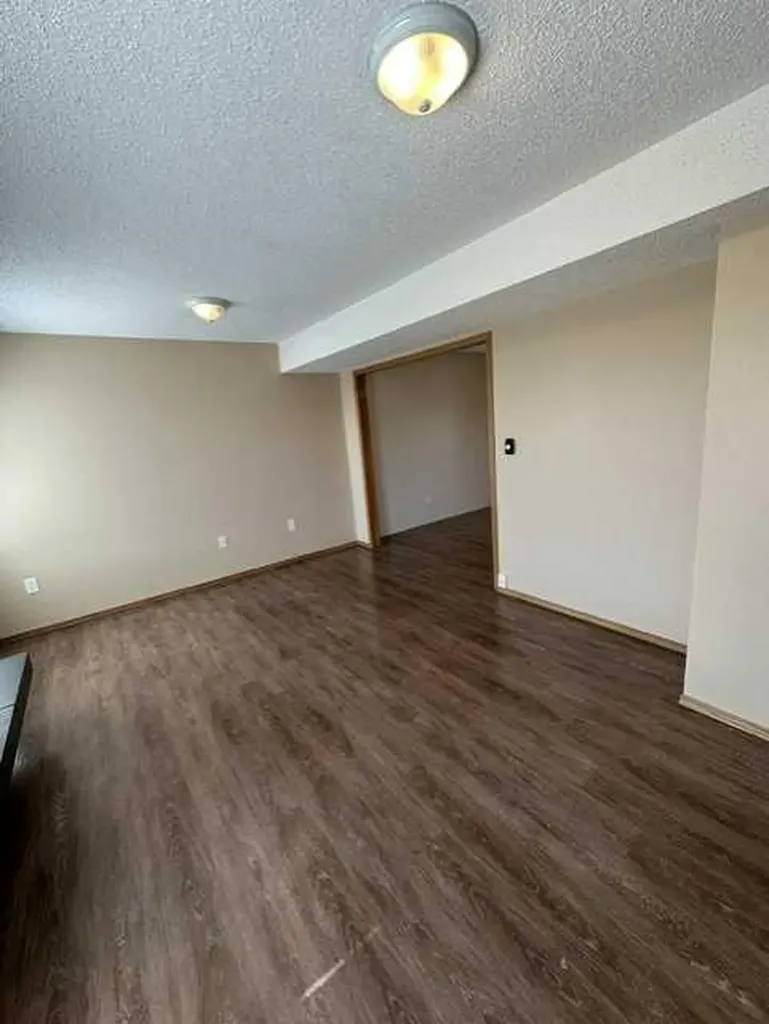 103 7 Avenue E Hanna AB T0J1P0