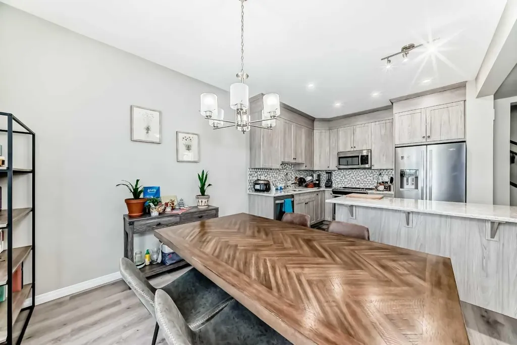 43 Carrington Crescent NW Calgary AB T3P 1N6