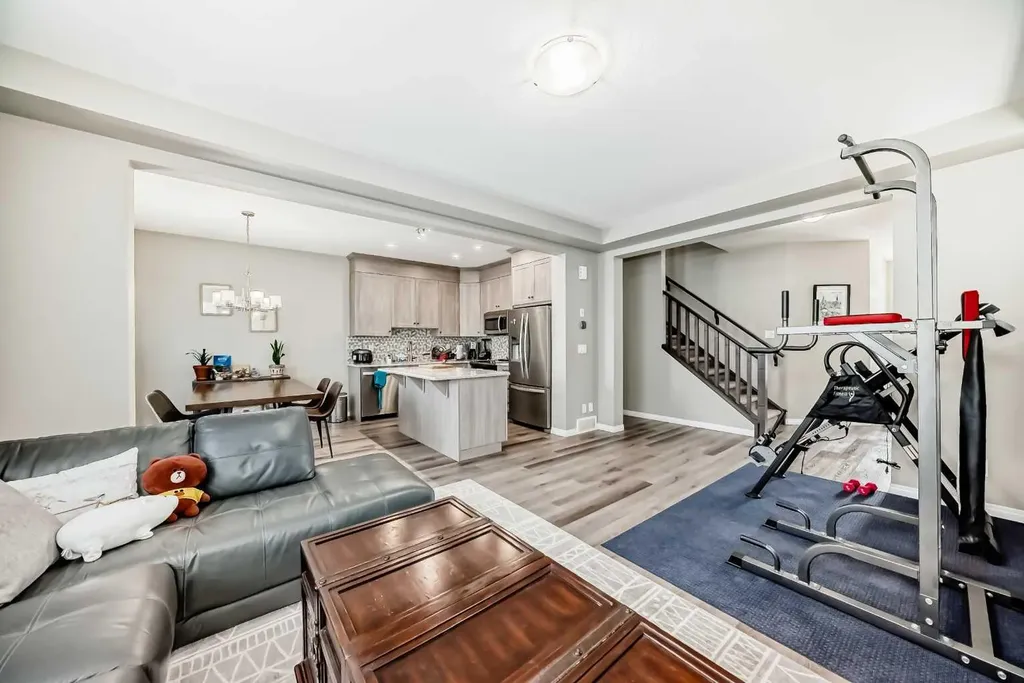 43 Carrington Crescent NW Calgary AB T3P 1N6