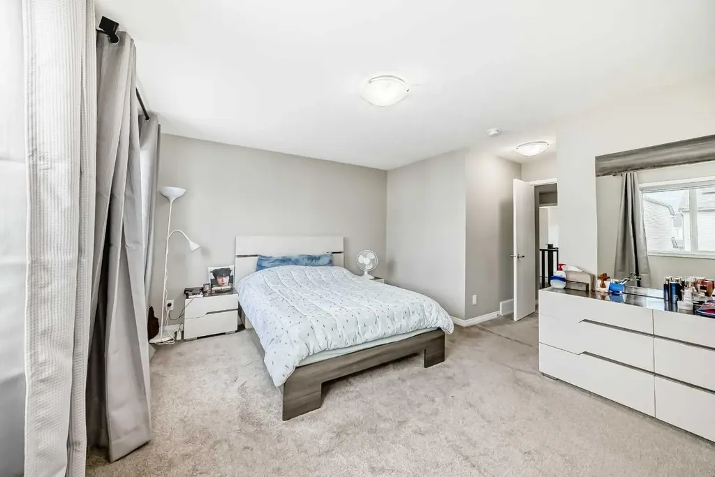 43 Carrington Crescent NW Calgary AB T3P 1N6