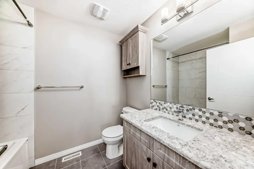 43 Carrington Crescent NW Calgary AB T3P 1N6