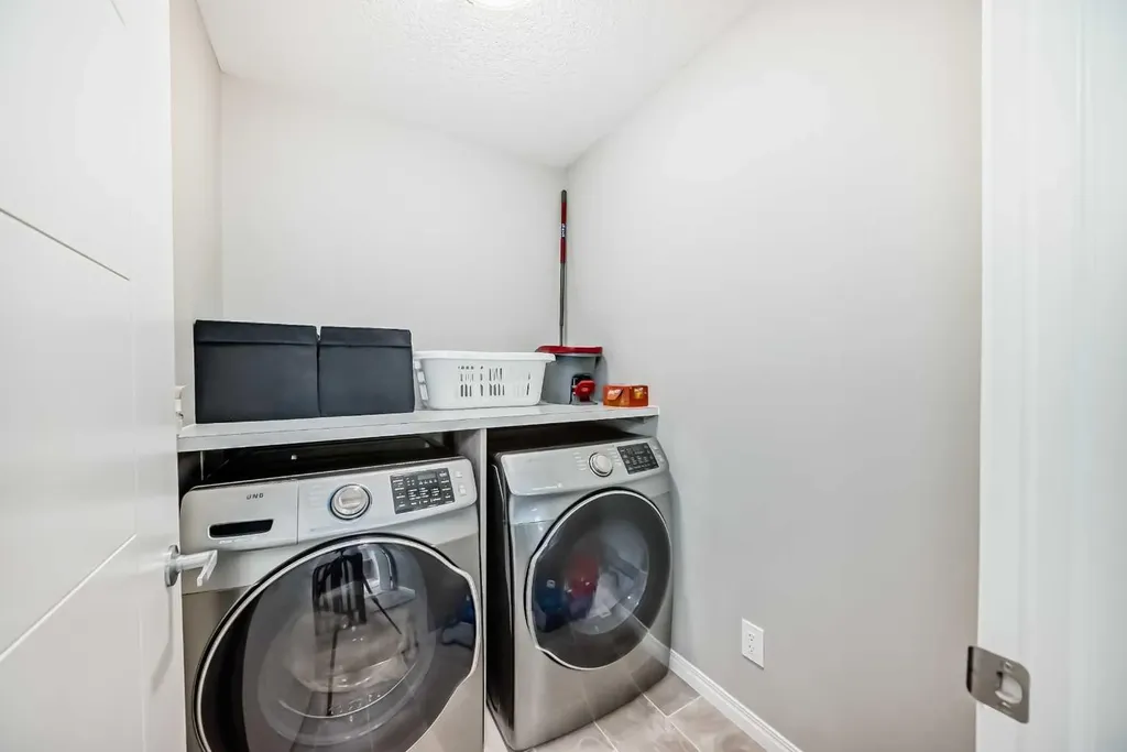 43 Carrington Crescent NW Calgary AB T3P 1N6