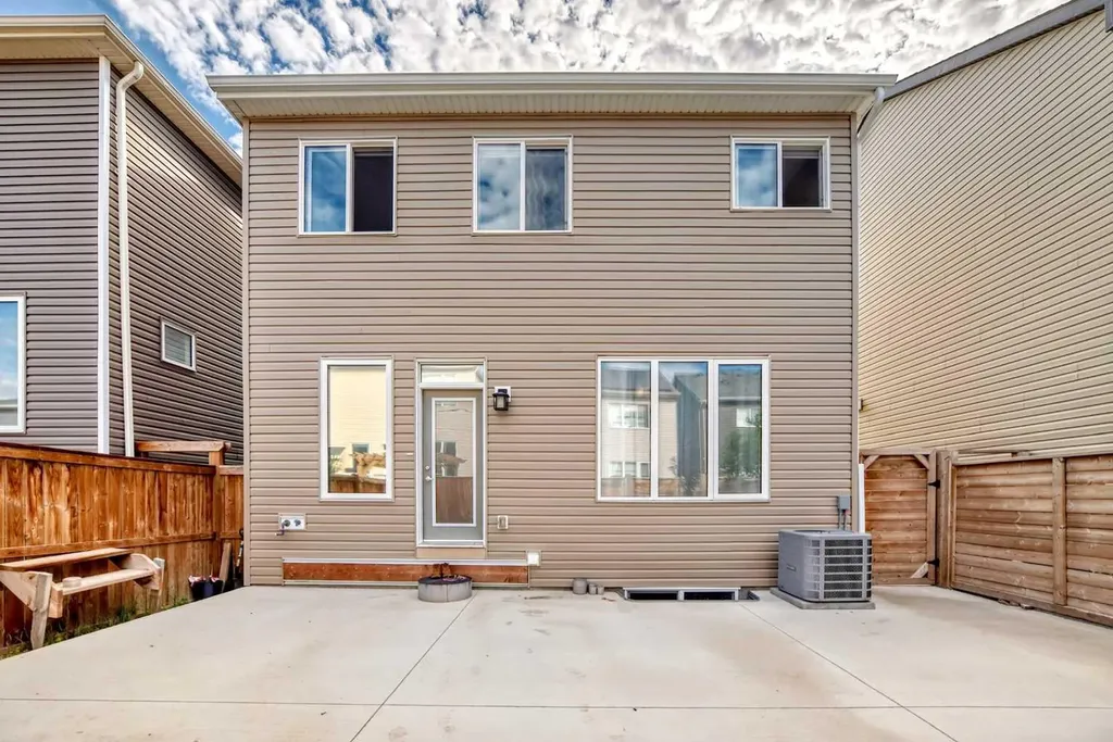 43 Carrington Crescent NW Calgary AB T3P 1N6