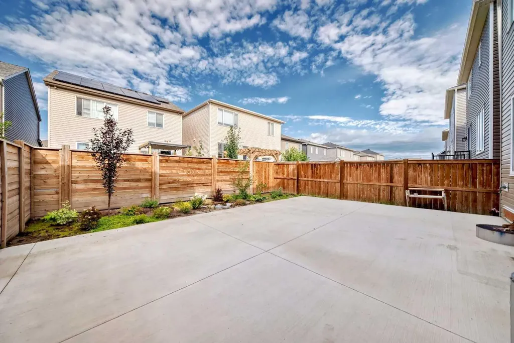 43 Carrington Crescent NW Calgary AB T3P 1N6
