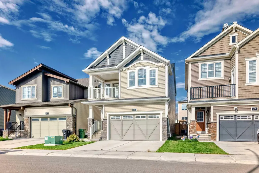 43 Carrington Crescent NW Calgary AB T3P 1N6
