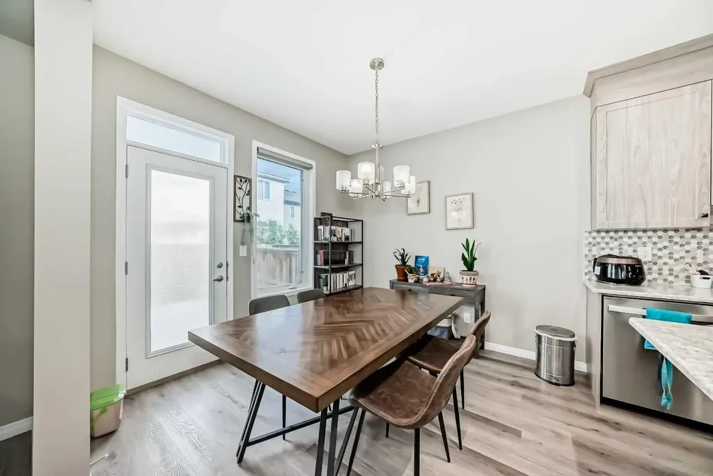 43 Carrington Crescent NW Calgary AB T3P 1N6