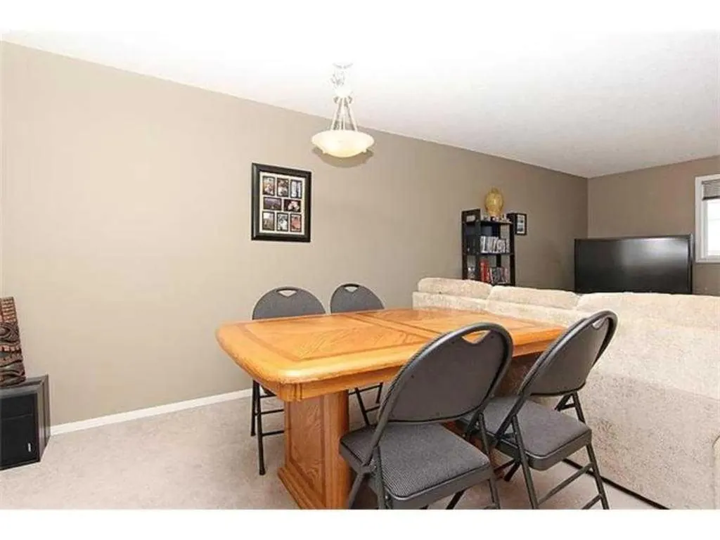 10 Prestwick Bay SE Calgary AB T2Z 0B5