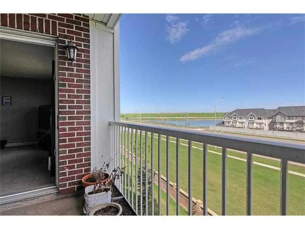 10 Prestwick Bay SE Calgary AB T2Z 0B5