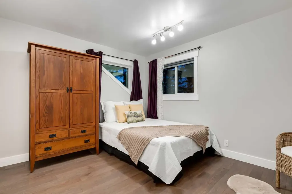 9915 Patton Road SW Calgary AB T2V 5G1